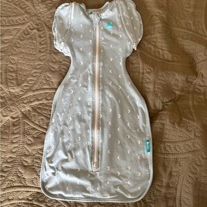 Love to Dream Transition Swaddle with Crescent Design